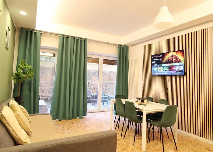 Delicious 2 Bed Room And Garden By Yh