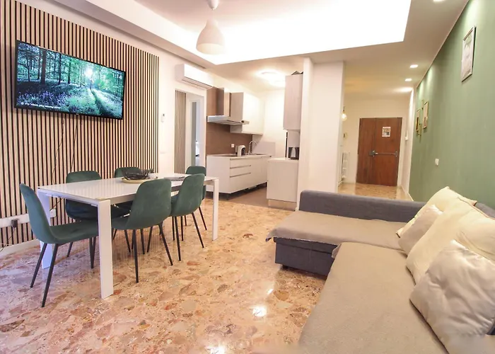 Delicious 2 Bed Room And Garden By Yh